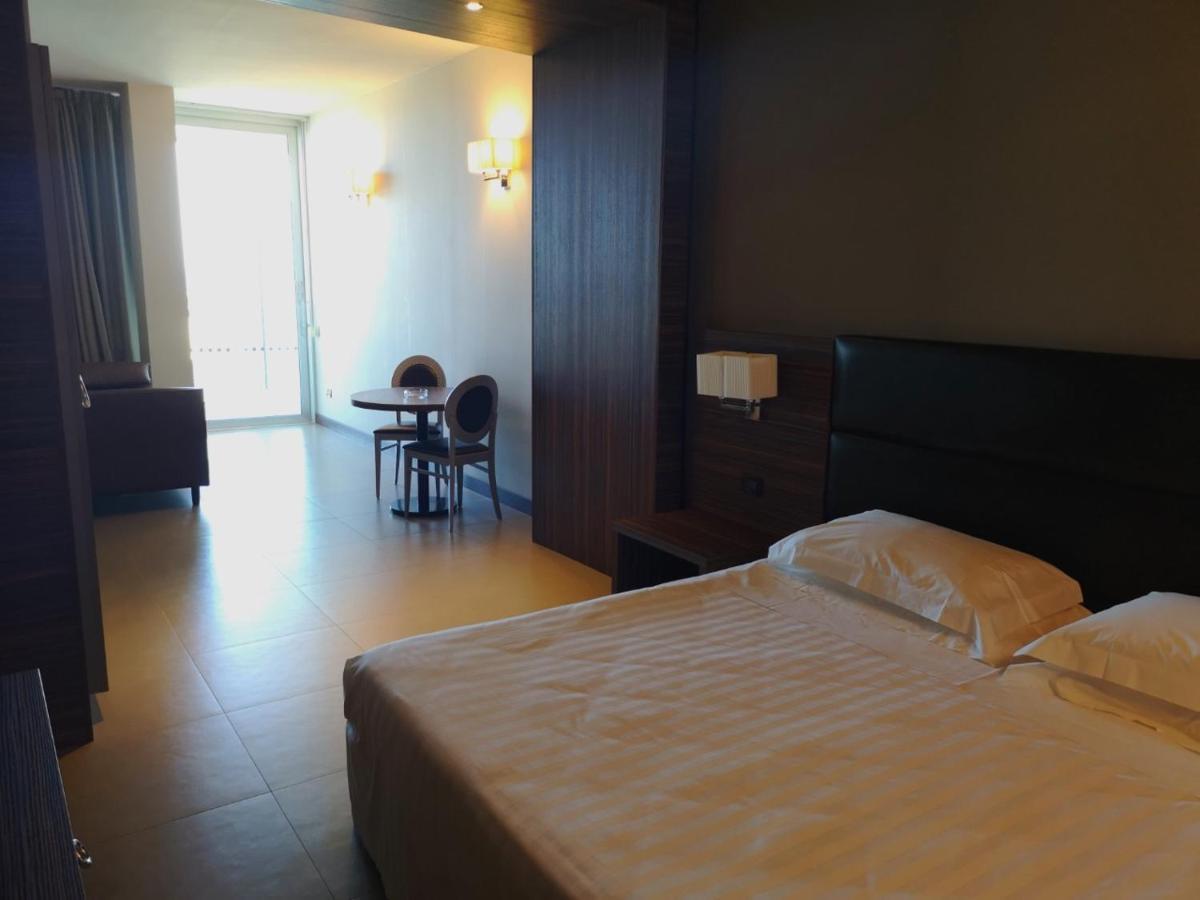 Waldorf Suite Hotel Rimini Eksteriør billede